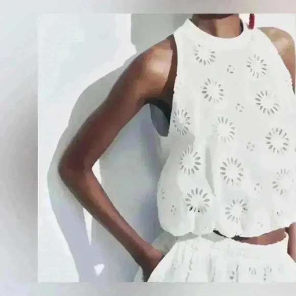🔥🔥ZARA embroidery cutout top - Picture 3 of 3